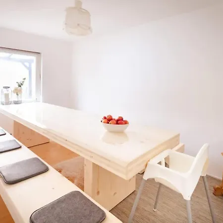 別荘 Gemuetliches Haus Mit Holzofen & Garten ランツフート