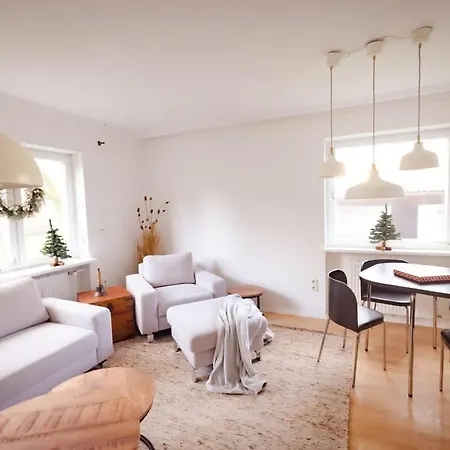 別荘 Gemuetliches Haus Mit Holzofen & Garten ランツフート
