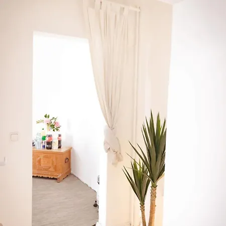 Gemuetliches Haus Mit Holzofen & Garten ランツフート