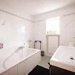 Gemuetliches Haus Mit Holzofen & Garten Casa de Férias